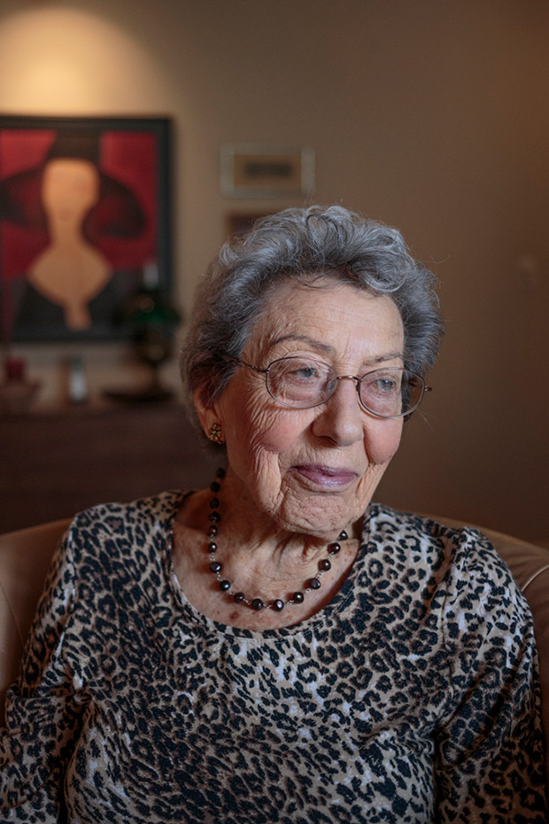 Photographer Shows Us a Day in the Life of Single Elderly Women in NYC