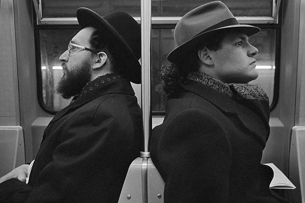 Hasid and Hipster, NYC, 2001 © Richard Sandler / The Eyes of the City