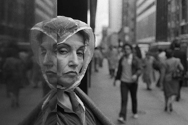 Two Faces, 5th Ave., NYC, 1989 © Richard Sandler / The Eyes of the City
